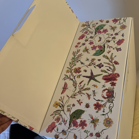 Dior Large Decorative Box - Floral Design with Tissue Paper & Ribbon - Picture 8 of 12